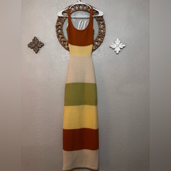 Colorful Striped Backless Dress - Picture 4 of 5